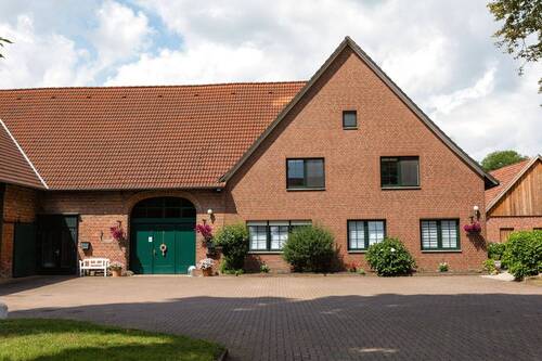 Hausansicht - 1 Zimmer Mehrfamilienhaus, Wohnhaus zum Kaufen in Wunstorf