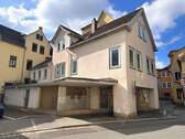Straßenansicht - Wohn- und Geschäftshaus am Albertsplatz in Coburg