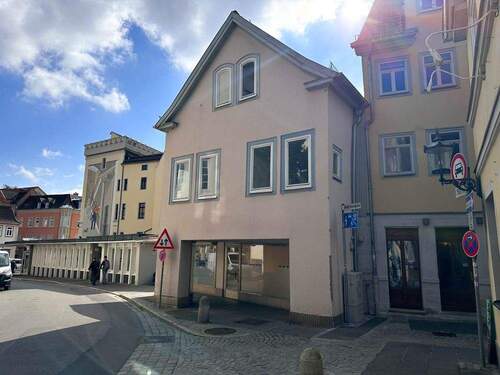 Straßenansicht - 9 Zimmer Mehrfamilienhaus, Wohnhaus zum Kaufen in Coburg