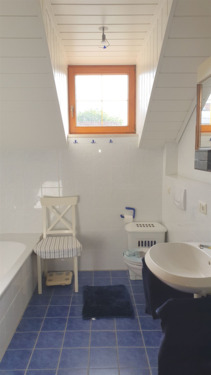Bad mit Wanne im OG - 