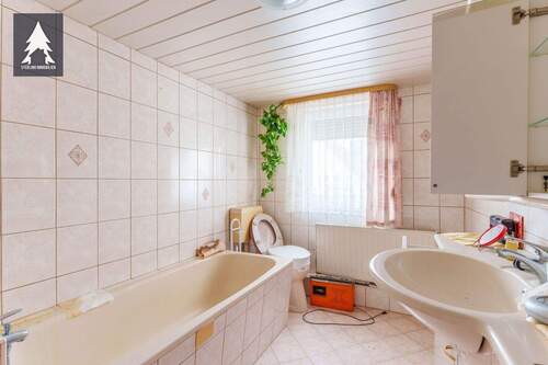 Bad mit Wanne/Dusche OG - 