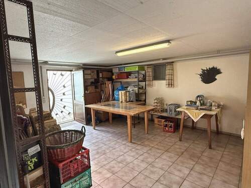 Werkstatt mit Gartenzugang im Untergeschoss - 