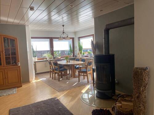 Esszimmer mit Kaminofen - 