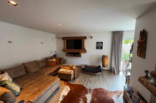 Blick in den Wohnbereich - Mehrfamilienhaus, Wohnhaus mit 210,00 m² in Dachau zur Miete