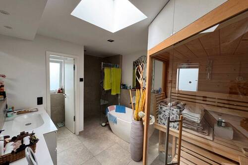 Blick in das Badezimmer - 