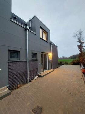 Bild 1 - Exklusive Architekten-Doppelhaushälfte zu vermieten in Prisdorf Nähe Hamburg