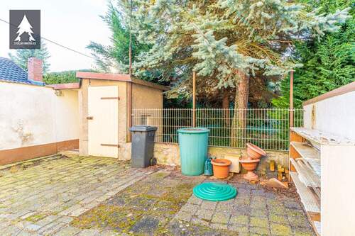 Hof - 5 Zimmer Einfamilienhaus in Helbra