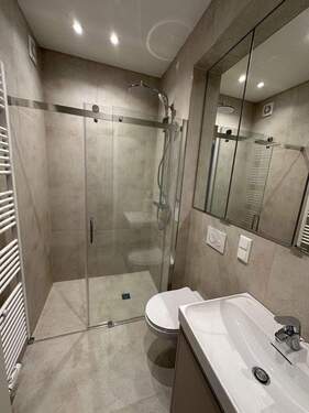Badezimmer mit Dusche - 