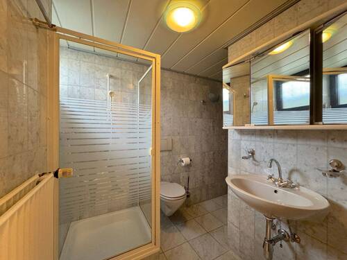 Bad mit Dusche KG - 