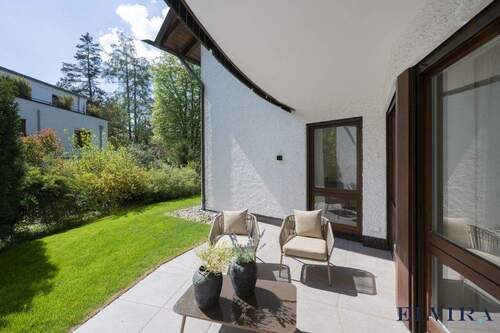 Privater Garten mit überdachter Terrasse - 