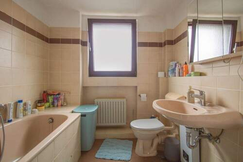 Badezimmer 1OG - Doppelhaushälfte mit 102,00 m&sup2; in Krefeld zum Kaufen