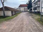 Stellplätze und Hof - 