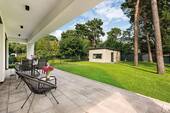Blick auf Garten und Gästehaus - 4 Zimmer Mehrfamilienhaus, Wohnhaus in Hoppegarten