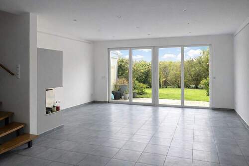 Wohn- und Essbereich - 6 Zimmer Doppelhaushälfte zum Kaufen in Frankfurt am Main