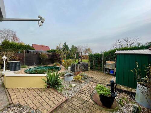 Garten mit Terrasse, Pool und Geräteschuppen - 4 Zimmer Doppelhaushälfte in Leipzig