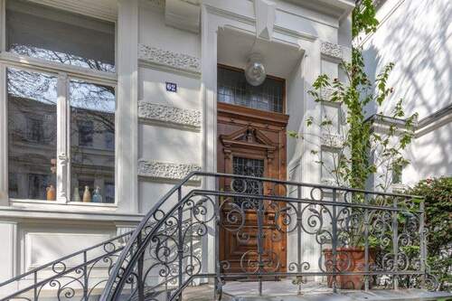 Hausansicht - 2 Zimmer Etagenwohnung zum Kaufen in Bonn