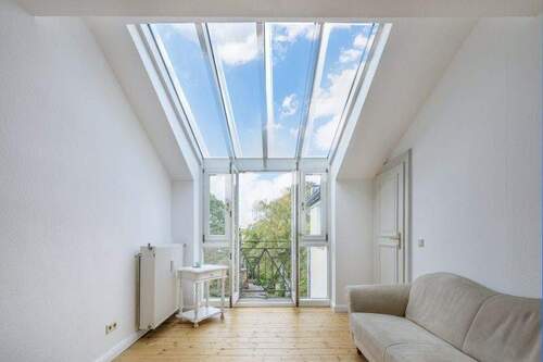 Wohnzimmer - 2 Zimmer Etagenwohnung in Bonn