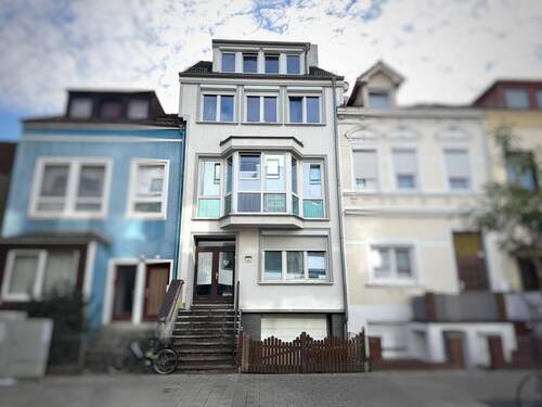 Vorderansicht - Einmalige Chance- Zweifamilienhaus mit guter Energieklasse!