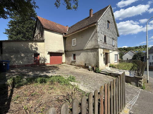 Bild 1 - Sanierungsbedürftiges Einfamilienhaus in Weilburg - Hirschhausen