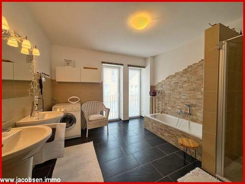 Badezimmer im 1. OG - 