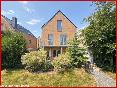 Ost-Ansicht - 6 Zimmer Einfamilienhaus zum Kaufen in Schleswig