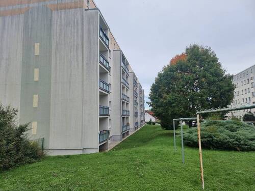 Außenansicht - Viel Platz für die ganze Familie - 4-Raum-Wohnung mit Balkon