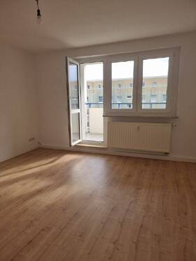 Wohnzimmer - 4 Zimmer Etagenwohnung zur Miete in Weida