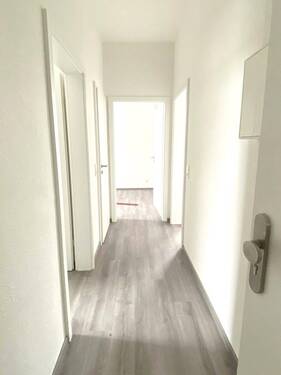 Wohnungseingang und Flur - 2 Zimmer Etagenwohnung zur Miete in Bremerhaven
