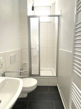 Helles Duschbad mit Fenster - 