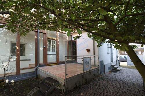 TERRASSE UND HOF - 6 Zimmer Einfamilienhaus zum Kaufen in Darmstadt