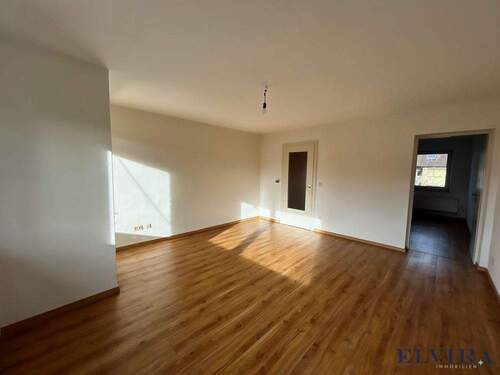 Wohnzimmer 1. OG 2 - Reihenmittelhaus mit 170,00 m² in Rosenheim zum Kaufen