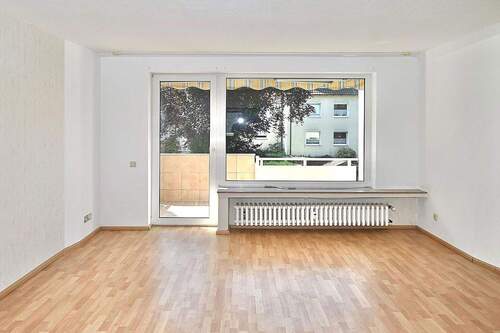 Wohnzimmer Blick zum Balkon - 