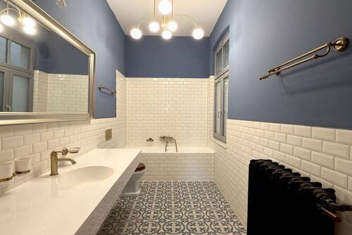 Wannenbad mit Fenster - 