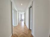Großzügiger Flur - 5 Zimmer Etagenwohnung zum Kaufen in Berlin