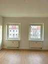 Wohnzimmer - Sonniger Balkon inklusive - Attraktive 3-Raum-Wohnung sucht neue Mieter