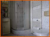 Bad mit Dusche - 