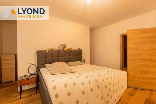 Schlafzimmer mit dahinter liegender Ankleide - 