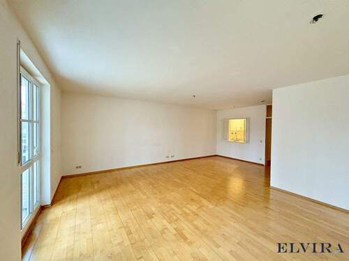 Wohn-/ Ess-/ Schlafzimmer - 1 Zimmer Etagenwohnung in München