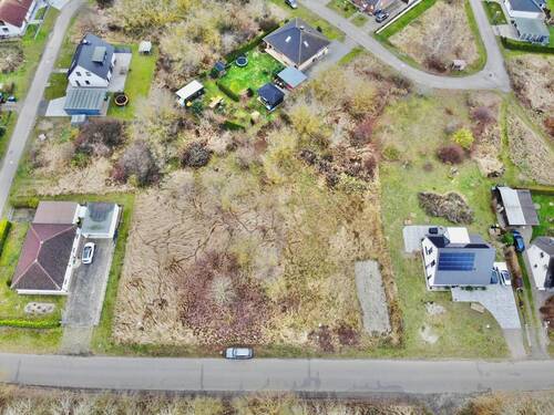 Vogelperspektive - **Exklusives Baugrundstück in idyllischer Dorfendlage - Perfekt für ein stilvolles Doppelhaus**