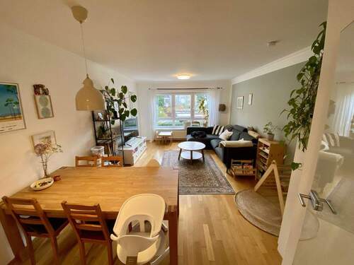 Wohnzimmer - Exklusive, seniorengerechte 3-Zimmer-Wohnung mit Aufzug in begehrter Lage nahe Hauptstraße