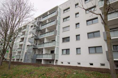 Ansicht Straße - Etagenwohnung mit 41,10 m&sup2; in Halle (Saale) zur Miete