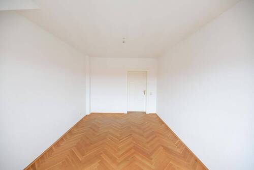Zimmer 1 - 2 Zimmer Etagenwohnung in Dresden