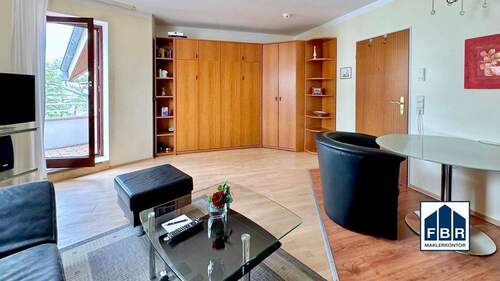 Wohnbereich mit Balkonzugang - 