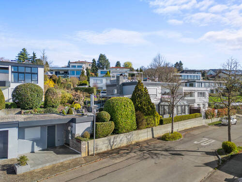 Außenansicht - Haushälfte mit tollem Garten und herrlicher See- und Bergsicht in Markdorf