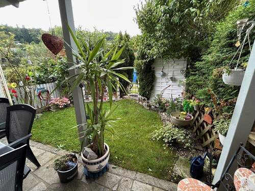 Blick in den Garten - 8 Zimmer Reihenmittelhaus zum Kaufen in Hengersberg