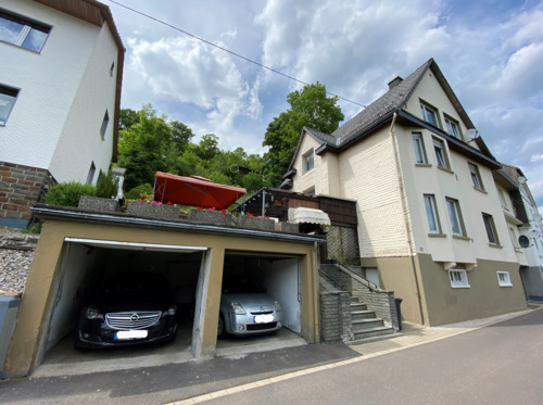 2 von 3 Garagen - 1 Zimmer Mehrfamilienhaus, Wohnhaus zum Kaufen in Lennestadt