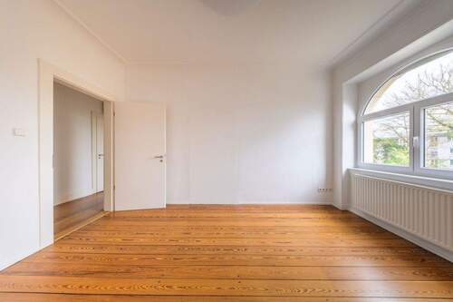 Wohnzimmer EG - 3 Zimmer Etagenwohnung zum Kaufen in Stuttgart