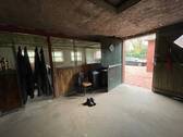 Pferdeboxen am Wohnhaus - 