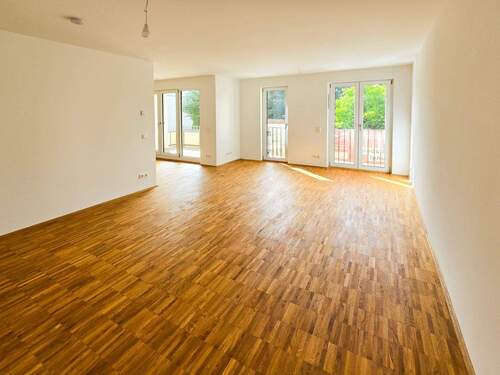 Blick vom Wohnraum zur Küche - 
