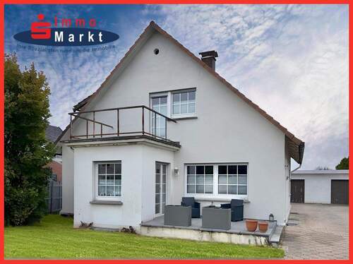 Straßenansicht - Viel Platz auch für die große Familie!